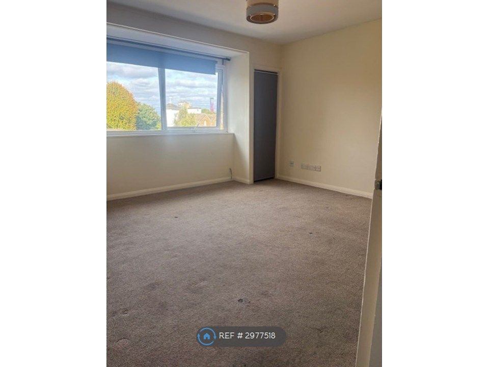 Property photo 3 of 11 Lounge