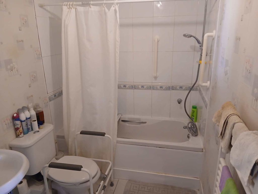 Property photo 3 of 12