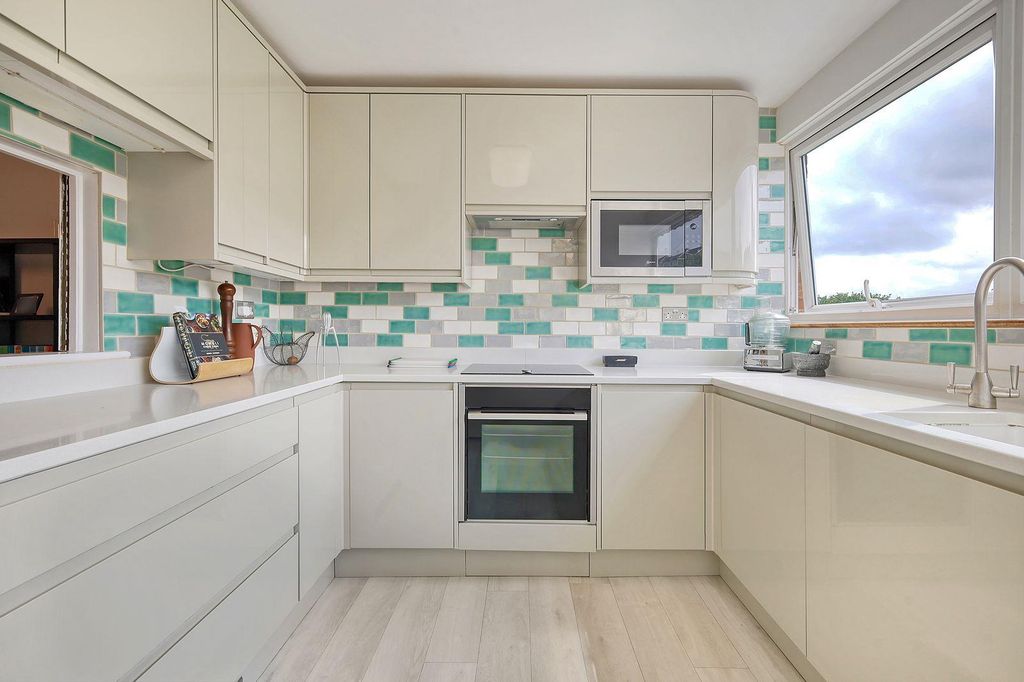 Property photo 2 of 21 Kitchen1.Jpeg