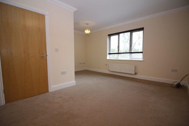 Property photo 2 of 9 Living Room