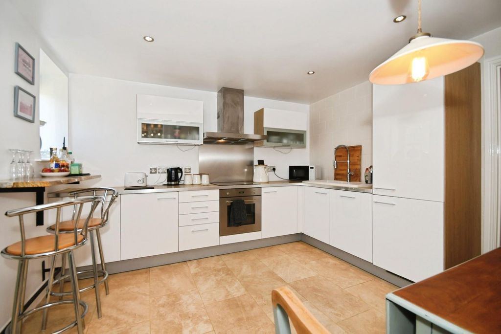 Property photo 1 of 24 Kitchen.Jpg