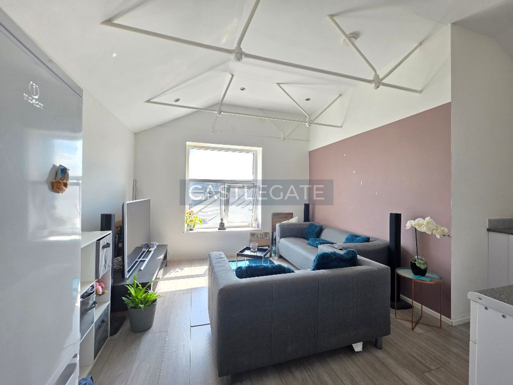 Property photo 2 of 9 Flat 12, 10 Rook Street (8)