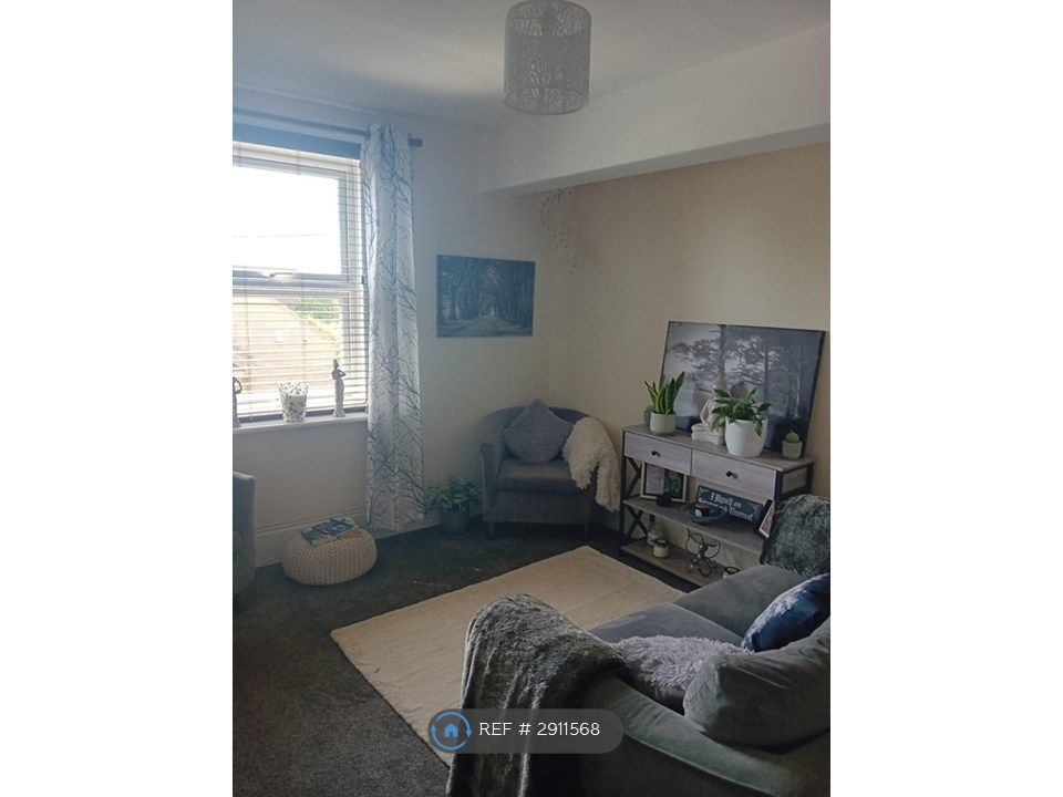 Property photo 2 of 10 Living Room