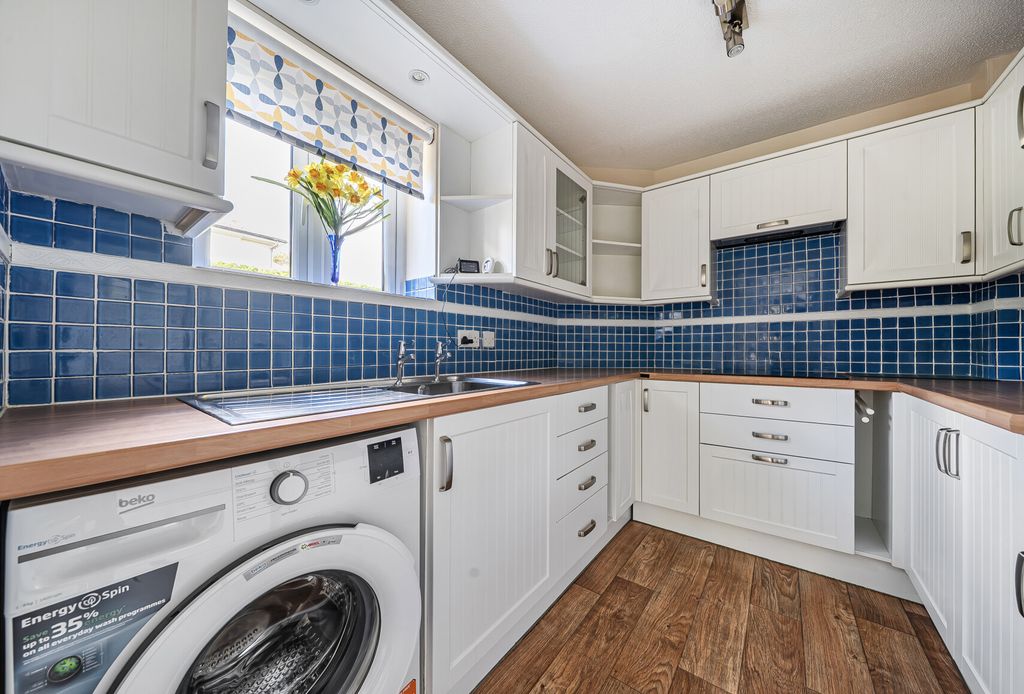 Property photo 1 of 9 1457806-7-6A02Ed8...