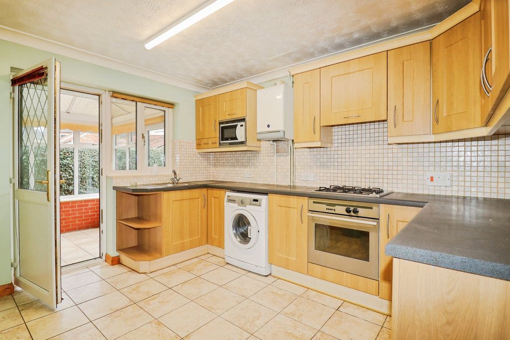 Additional image 5 of 2 bed detached bungalow for saleRedenhall Road, Harleston IP20