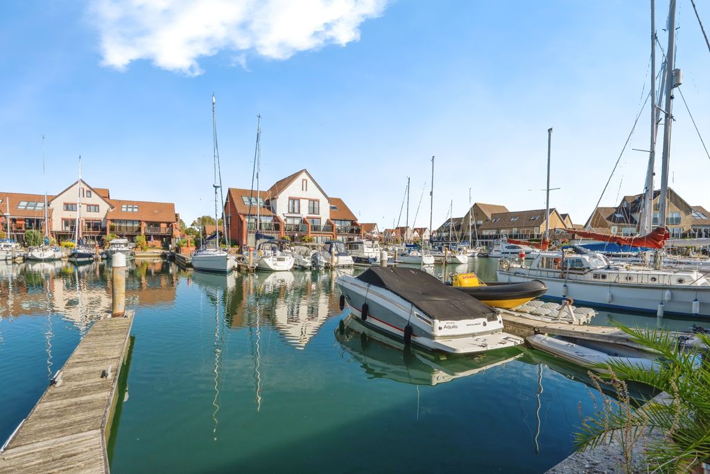 Property photo 2 of 20