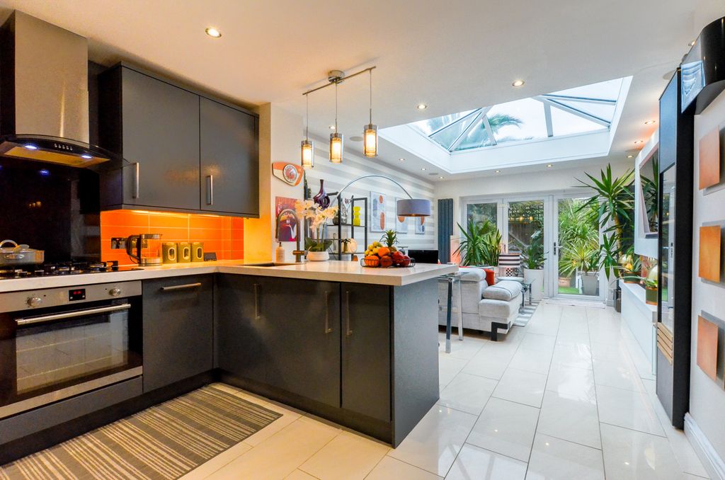 Property photo 2 of 21