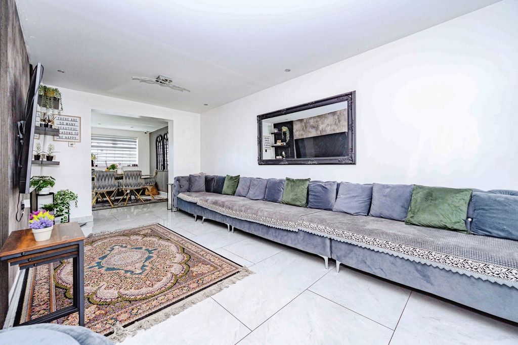 Property photo 3 of 16 Pbox-Img.Jpg