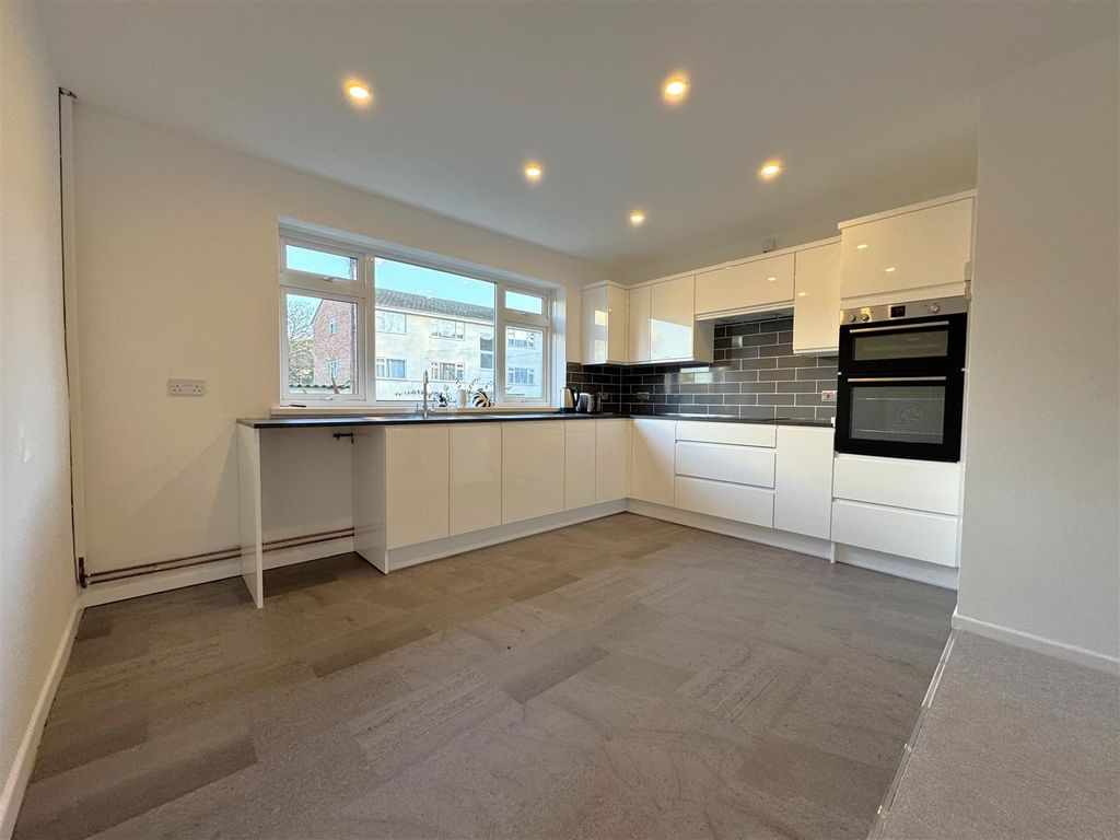 Property photo 3 of 11 3.Jpeg