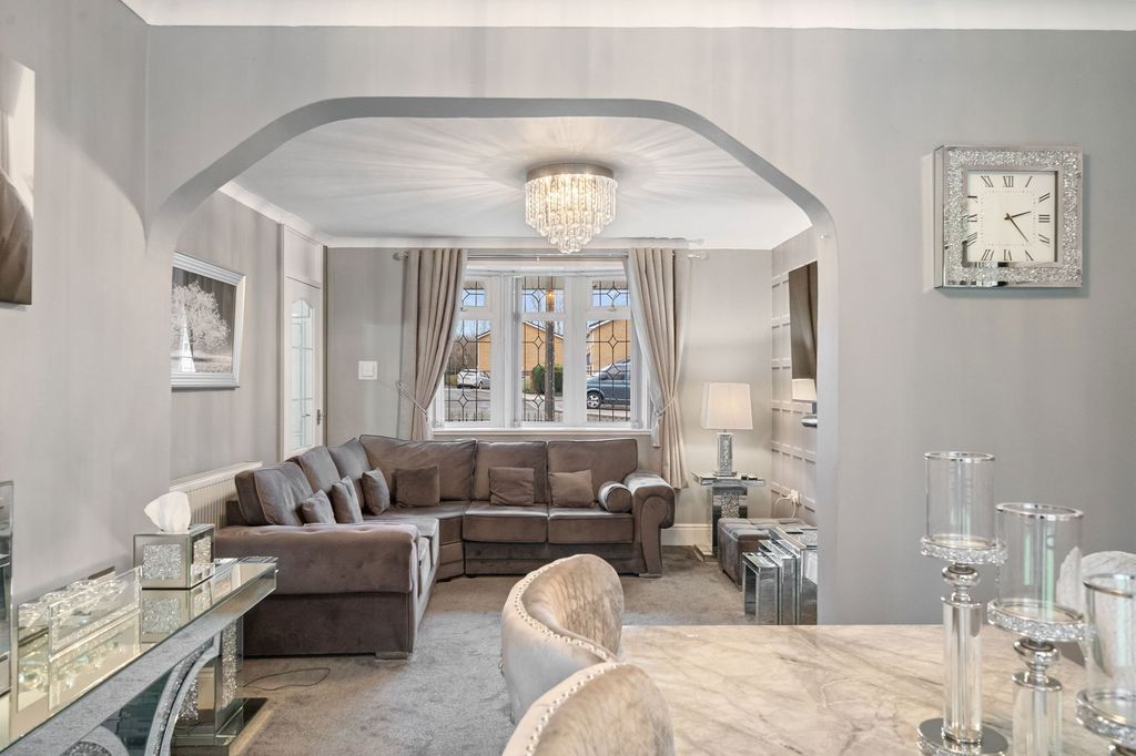 Property photo 2 of 32