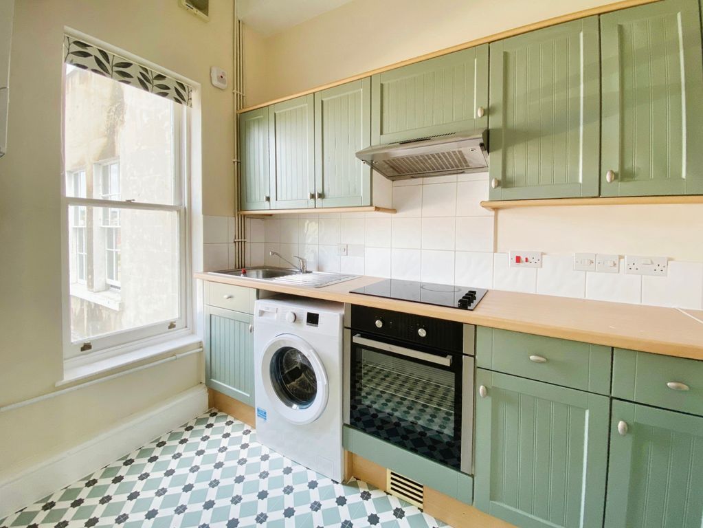 Property photo 2 of 7 Kitchen