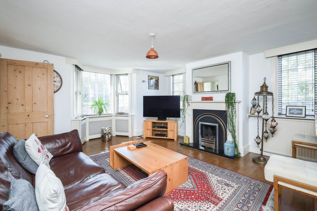 Property photo 3 of 30