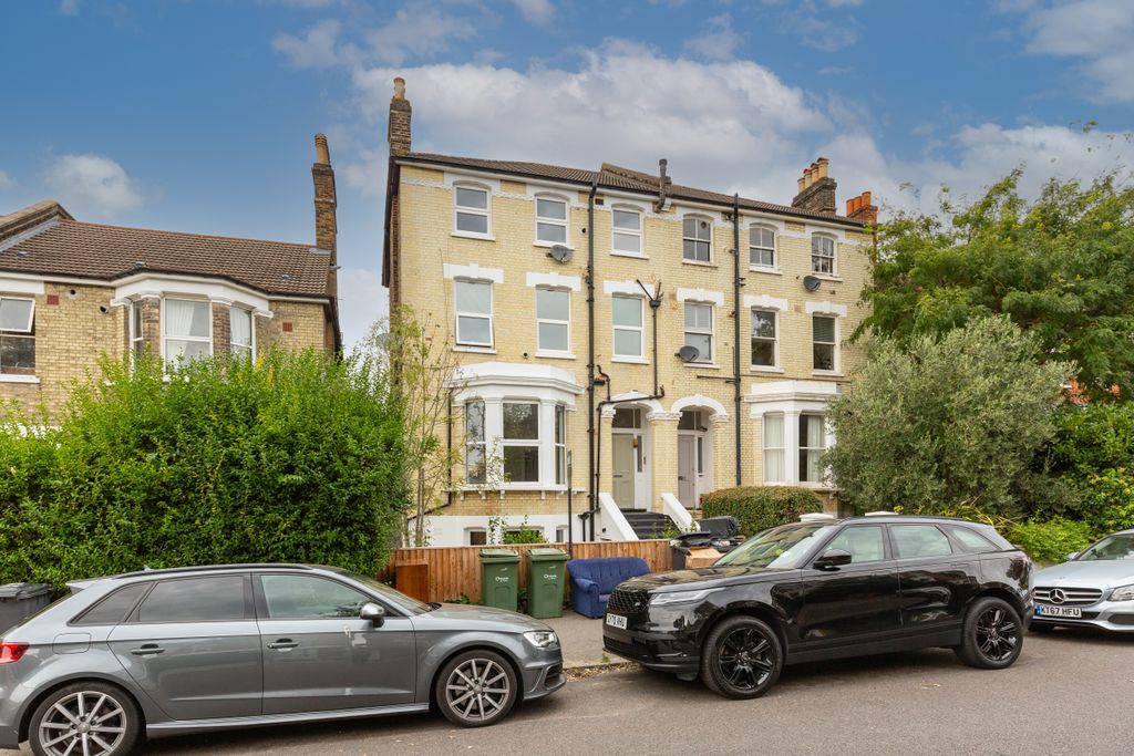 Property photo 1 of 6 Flat 2, 84 Lewin Road, Streatham, London, Sw16 6Ju