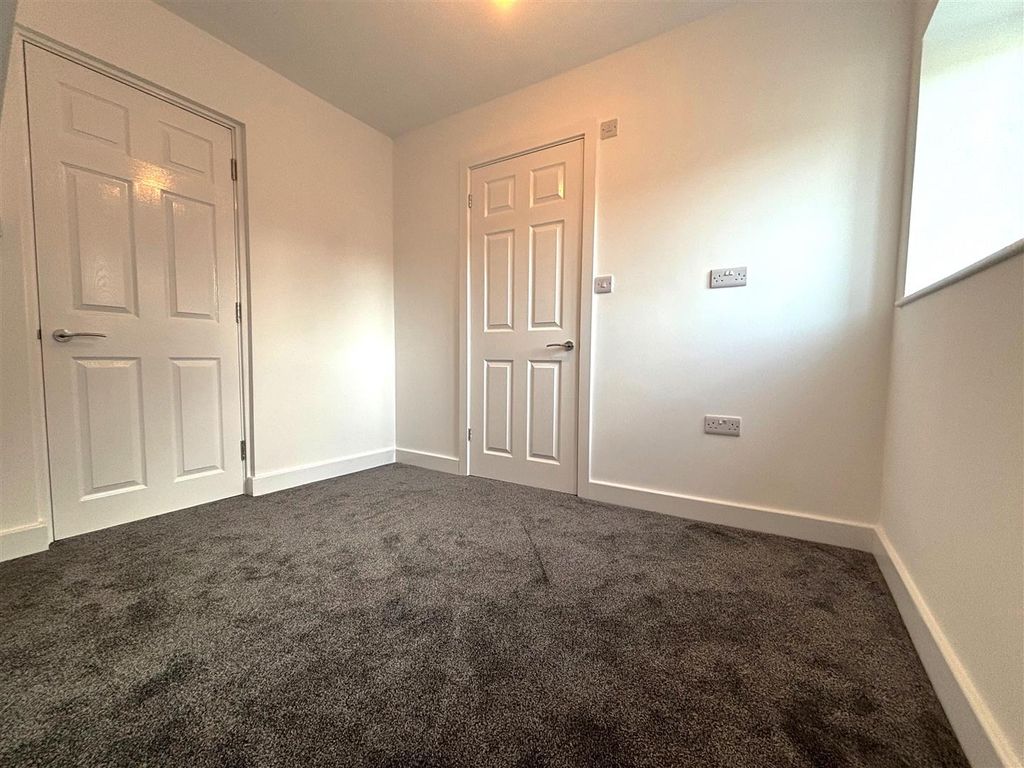 Property photo 3 of 7 Bedroom 1.Jpg