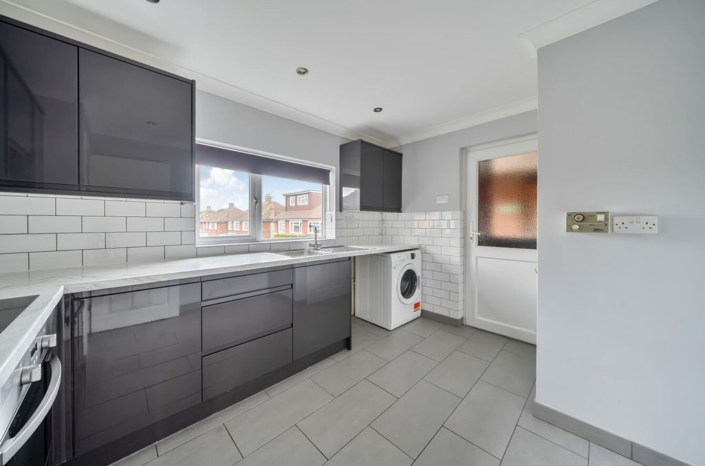 Property photo 2 of 16 1415460-6-6993130...