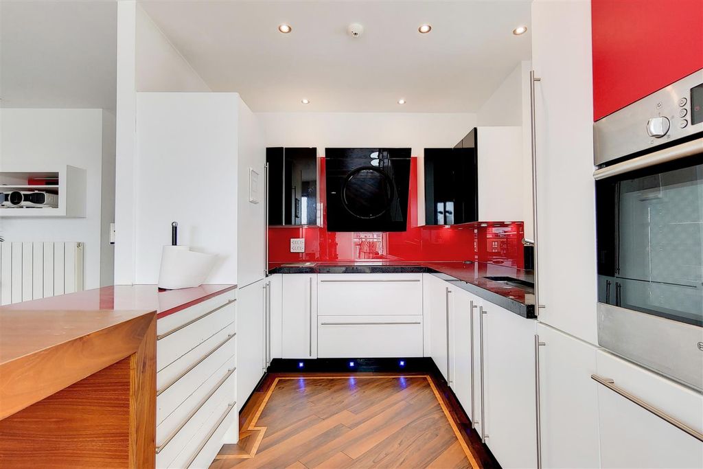 Property photo 3 of 14 6_Kitchen-Reception-1.Jpg