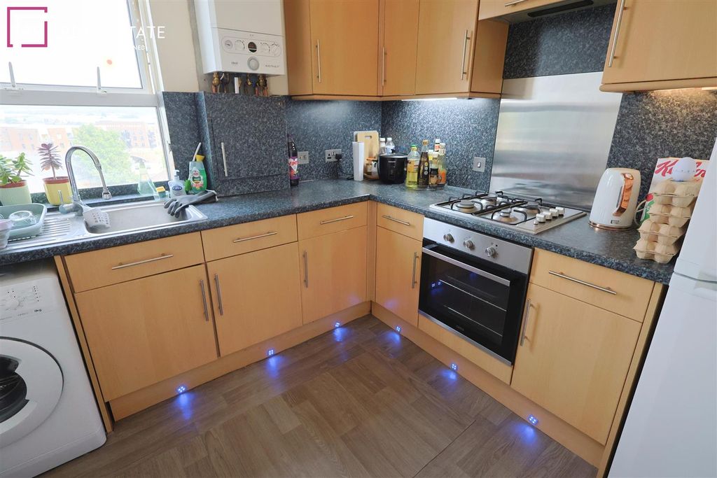 Property photo 2 of 5 Kitchen