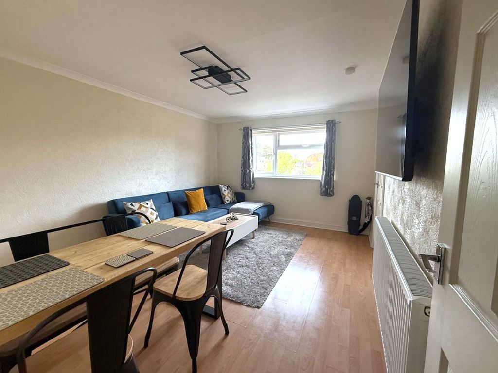 Property photo 3 of 12 Photo 6