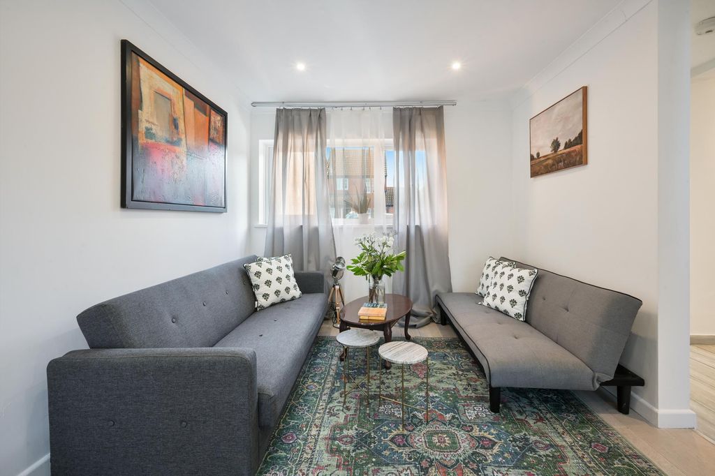 Property photo 3 of 25