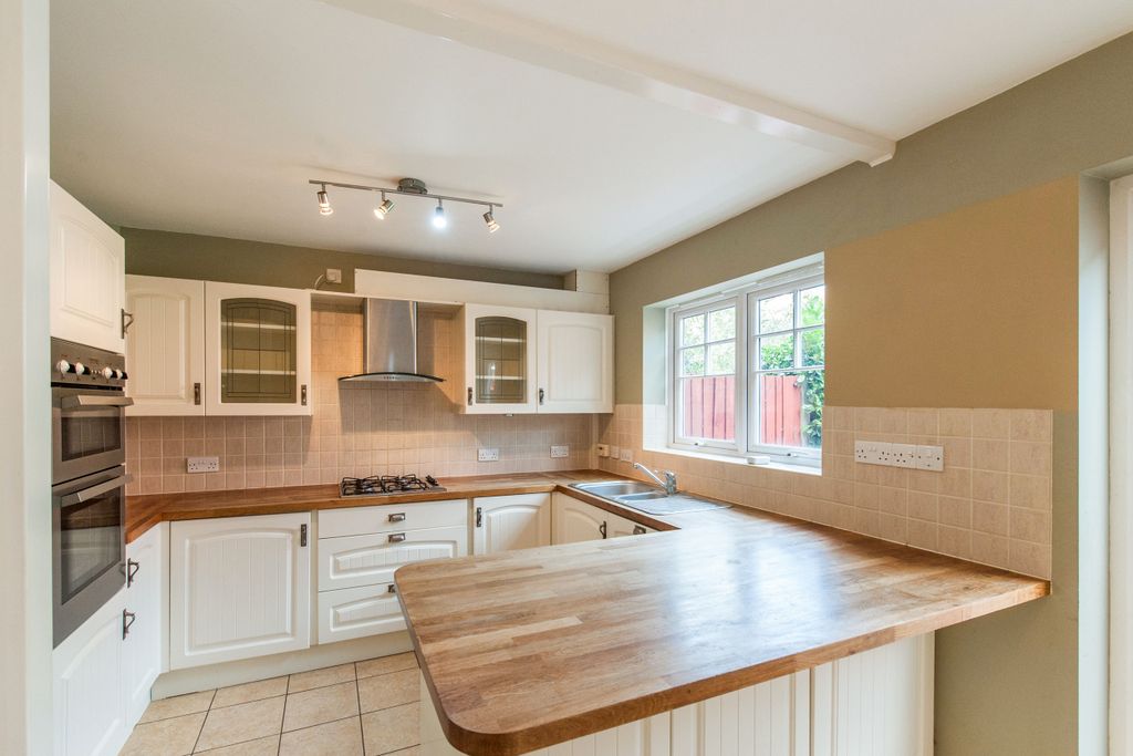 Property photo 2 of 11 2 Kitchen