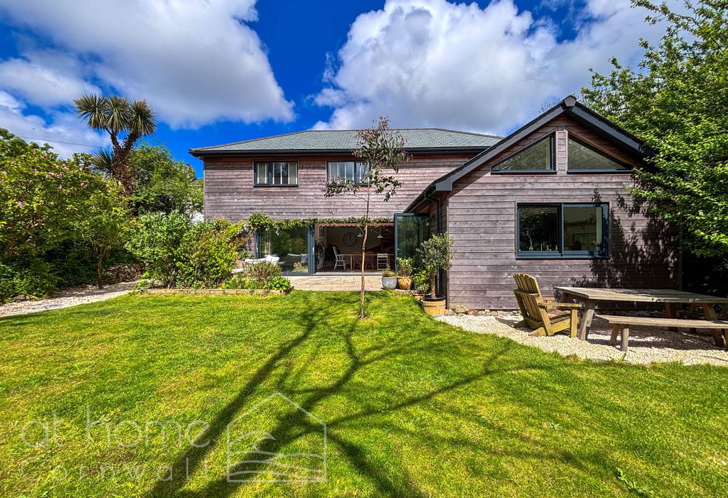 Property photo 2 of 76