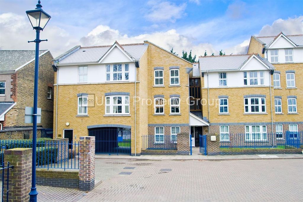 Property photo 1 of 6