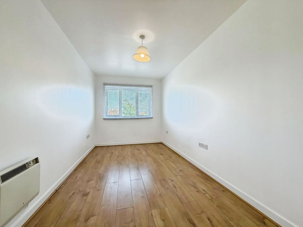 Property photo 3 of 9 Bedroom