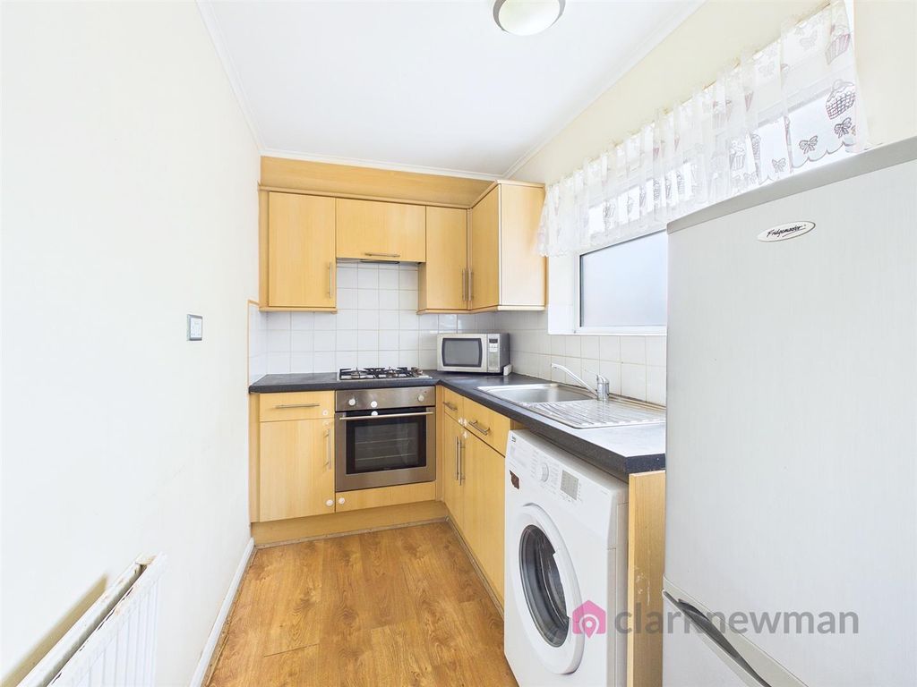 Property photo 2 of 6 Kitchen