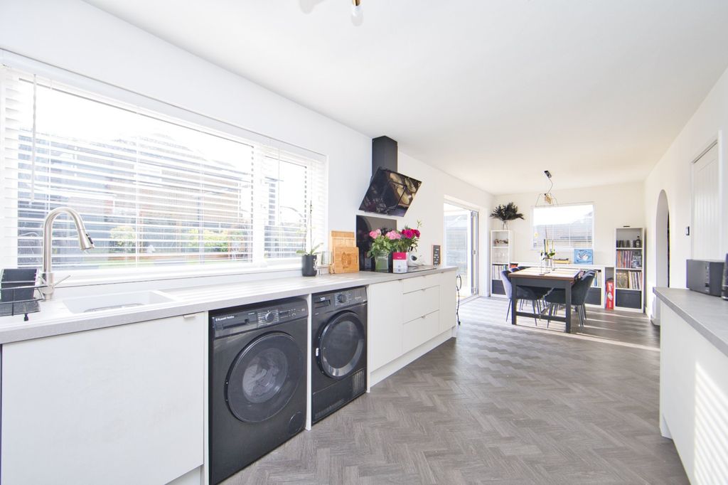 Property photo 3 of 17 Picture 3