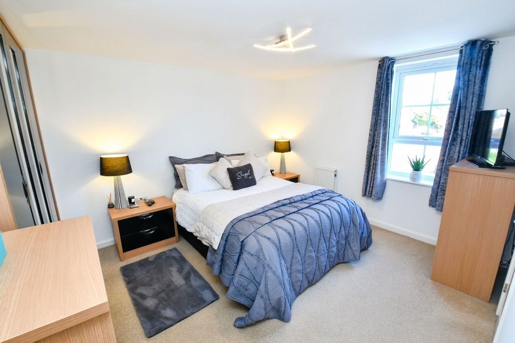 Property photo 2 of 24