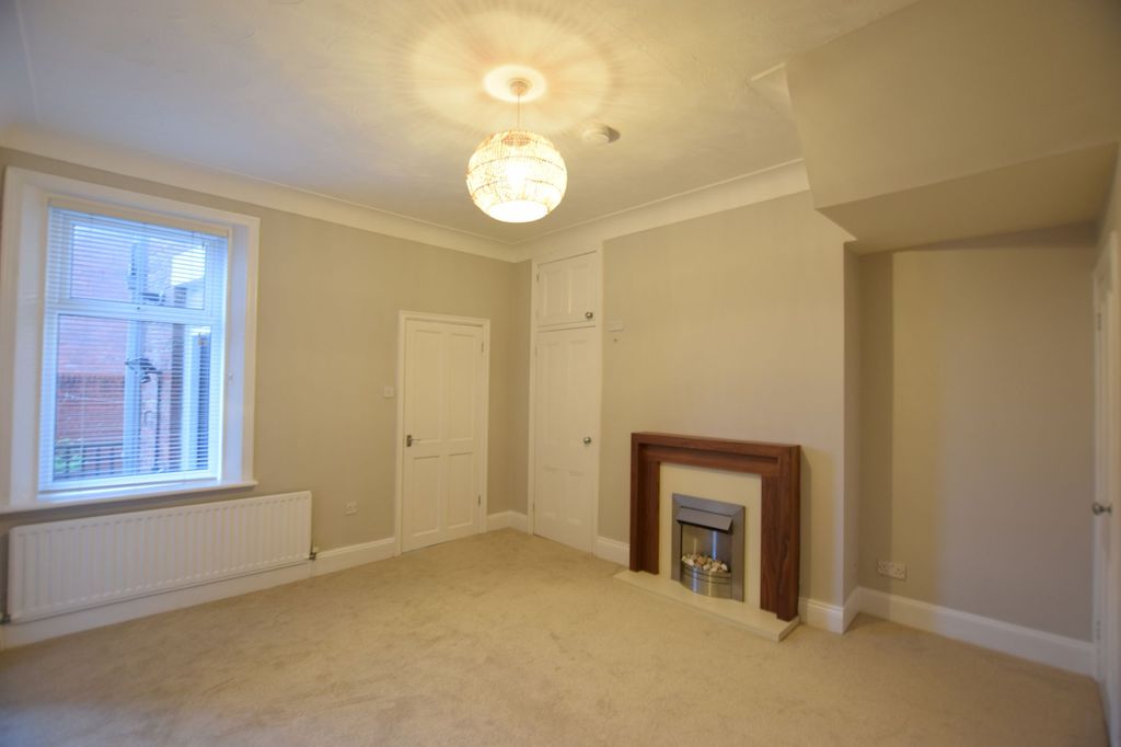 Property photo 3 of 6 Living Room