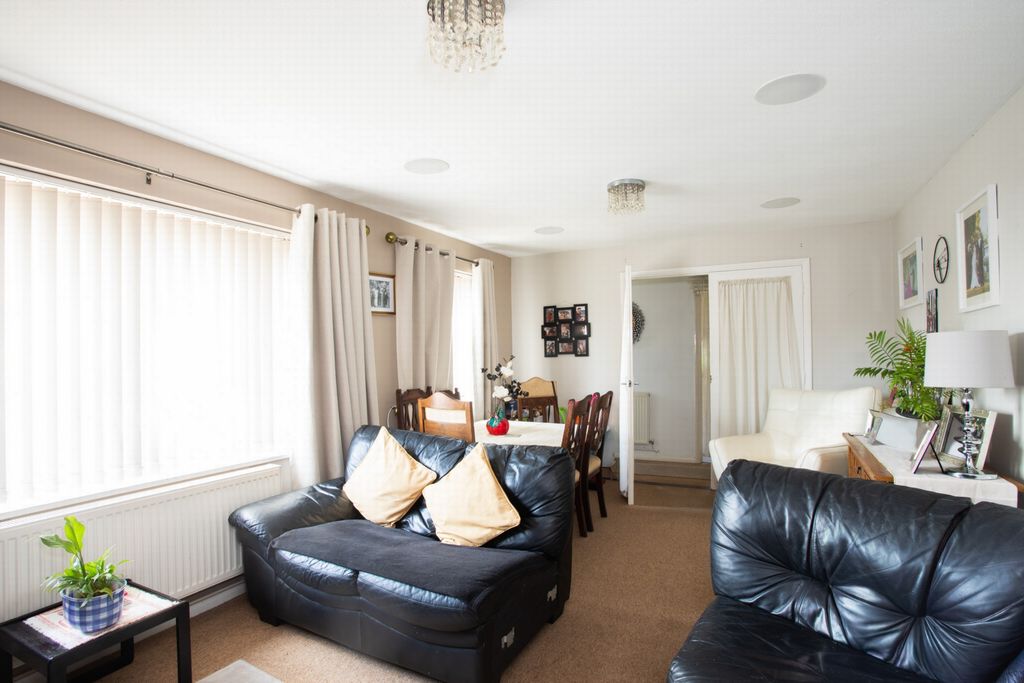 Property photo 2 of 17 Living Space