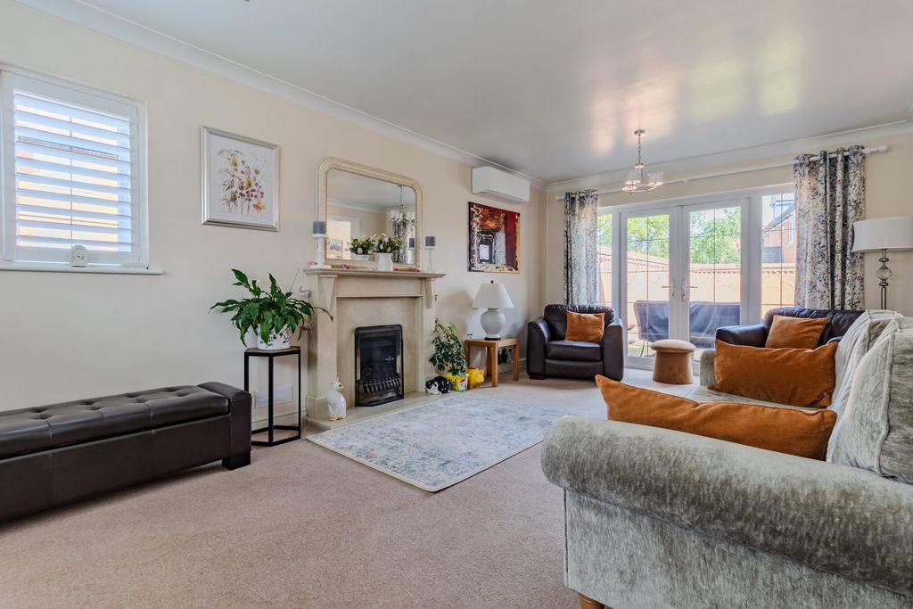 Property photo 2 of 13