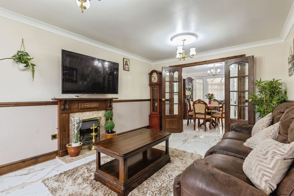 Property photo 2 of 19