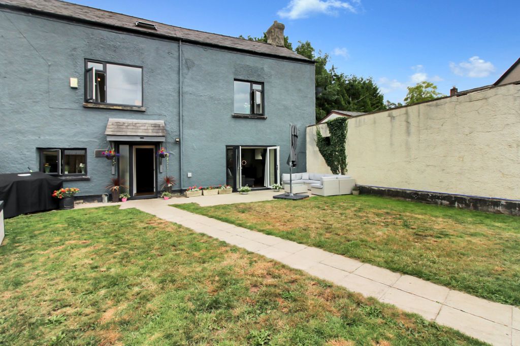 Property photo 1 of 13 Photo 12