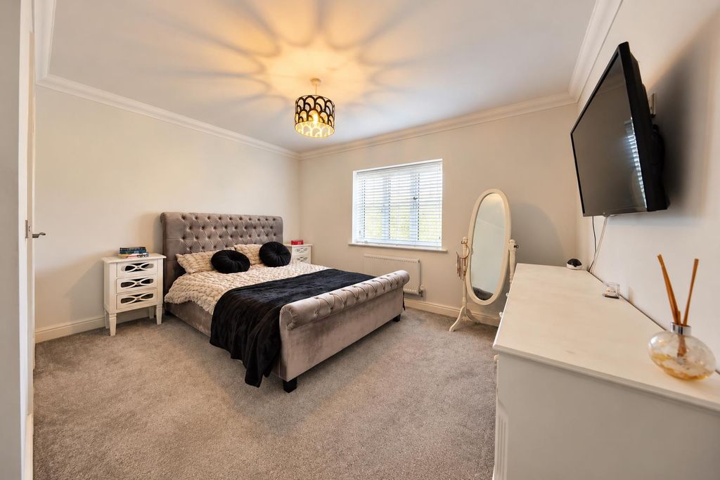 Property photo 3 of 39