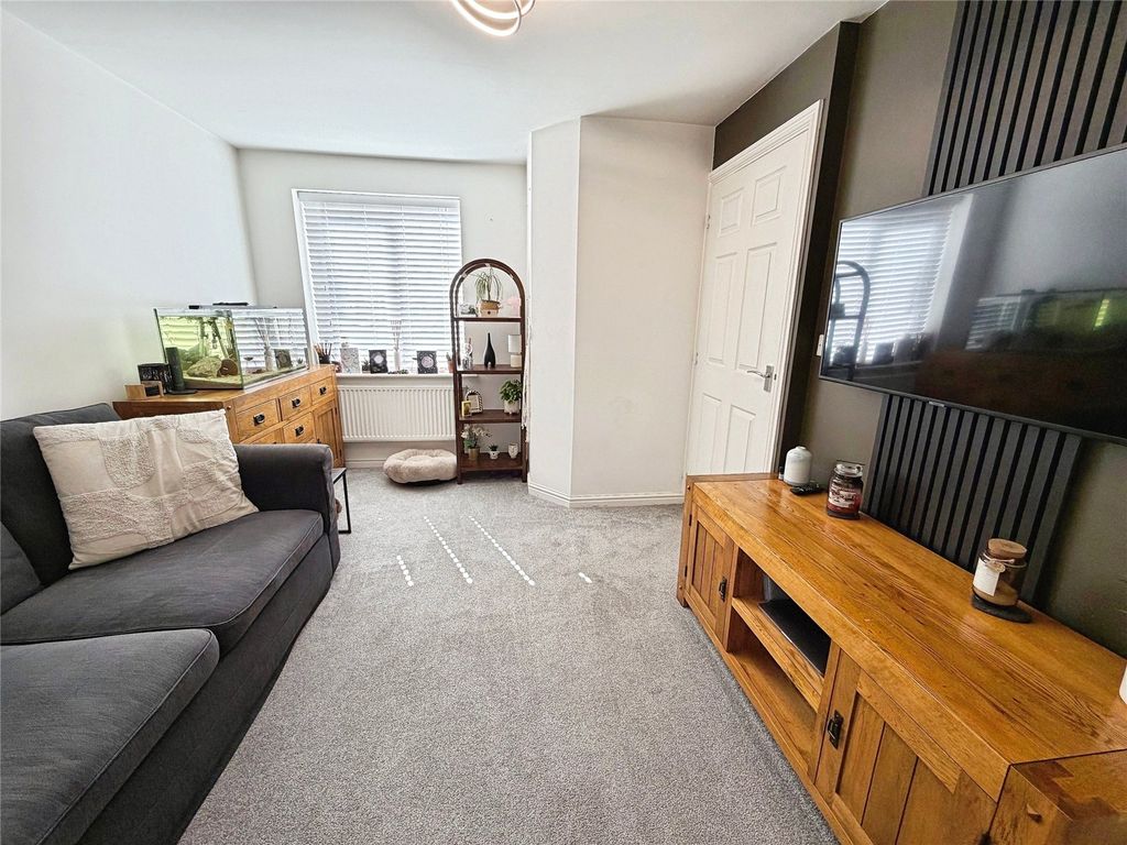 Property photo 2 of 12 Lounge