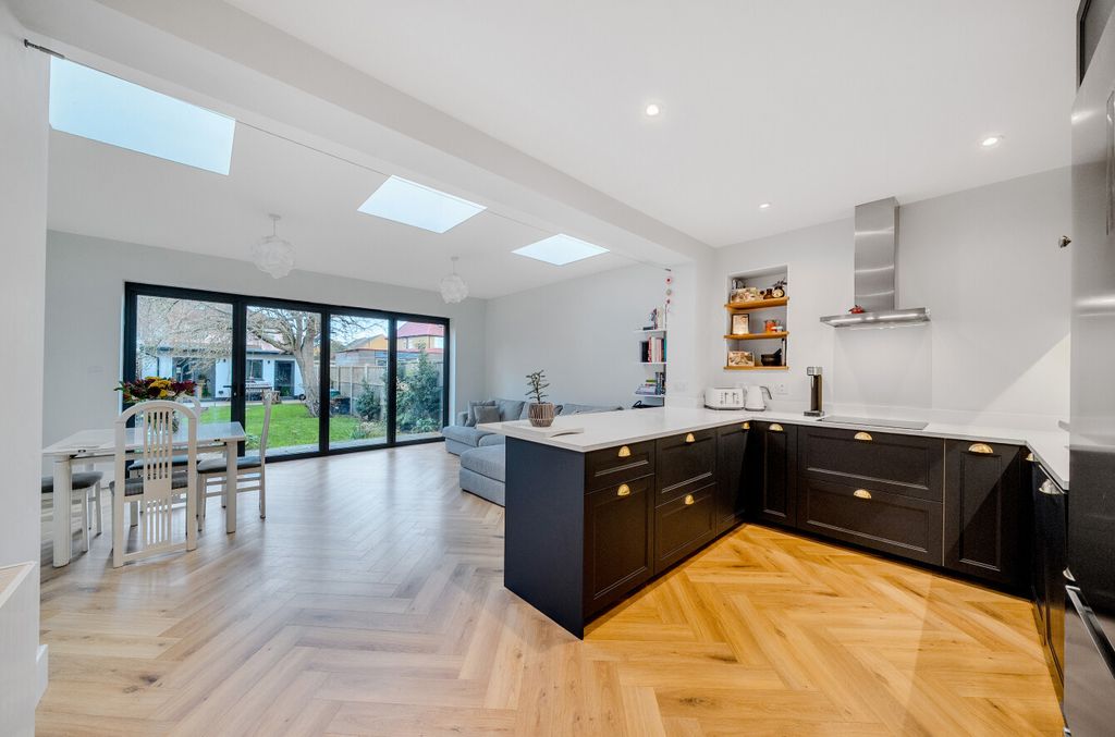 Property photo 1 of 30 1386807-26-69343d...