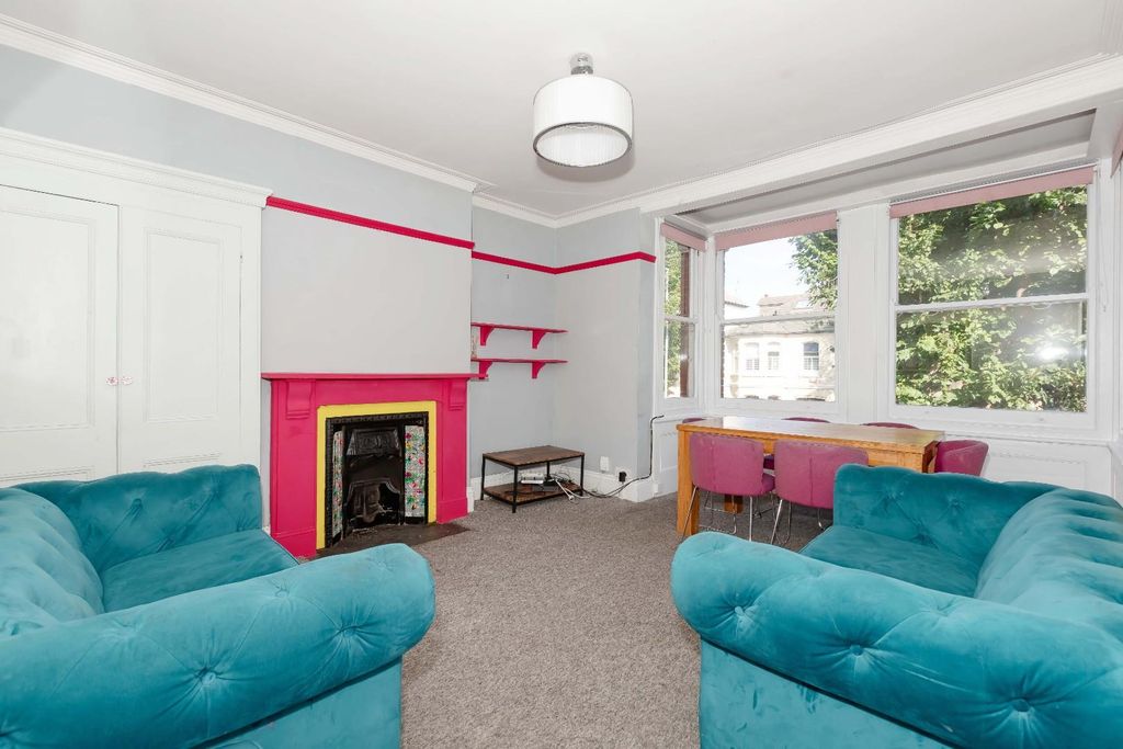 Property photo 2 of 18 Sackville Rd_11.Jpg