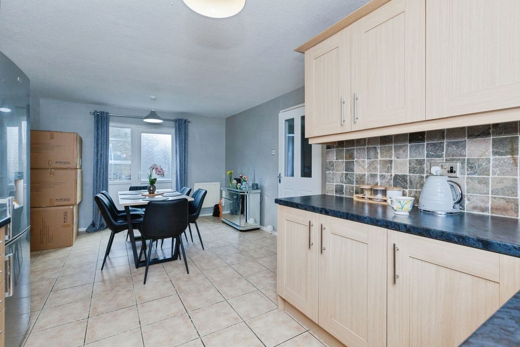 Property photo 1 of 17 Kitchen Diner
