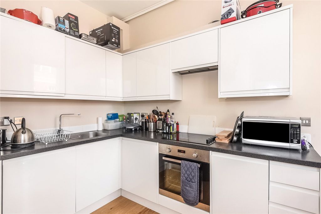 Property photo 2 of 6 Kitchen