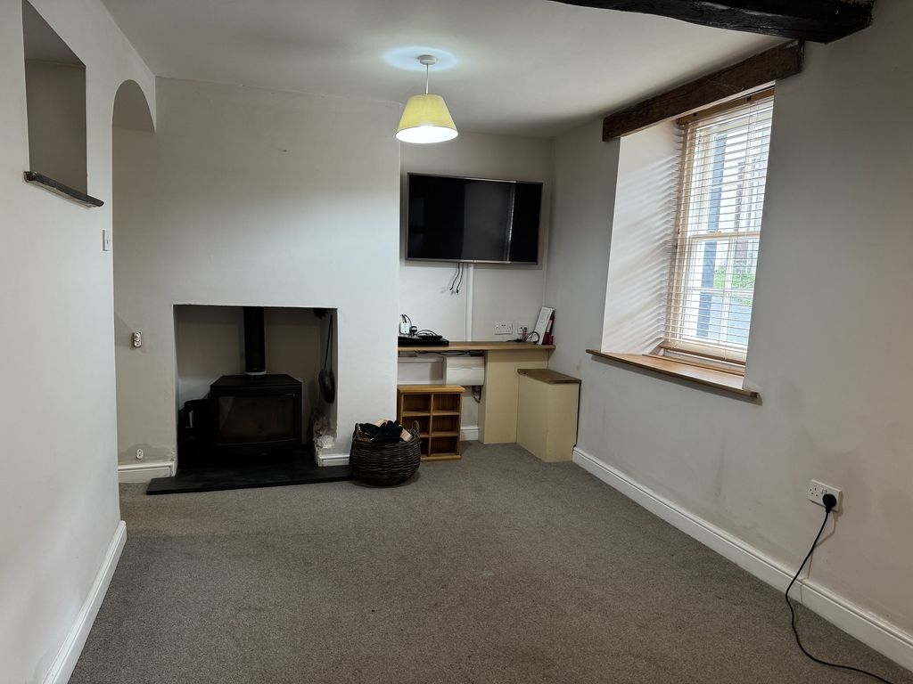 Property photo 2 of 21 Living Room