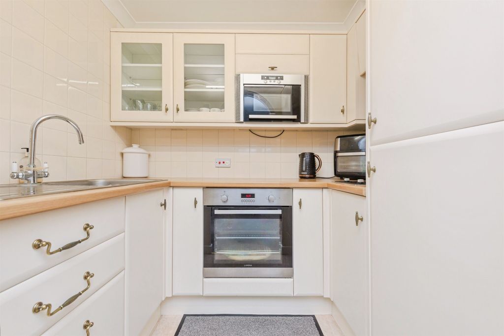 Property photo 2 of 17