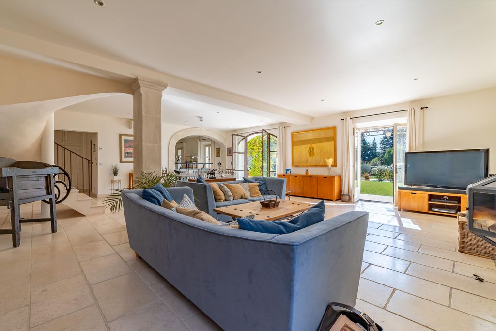 Property photo 2 of 24 Image