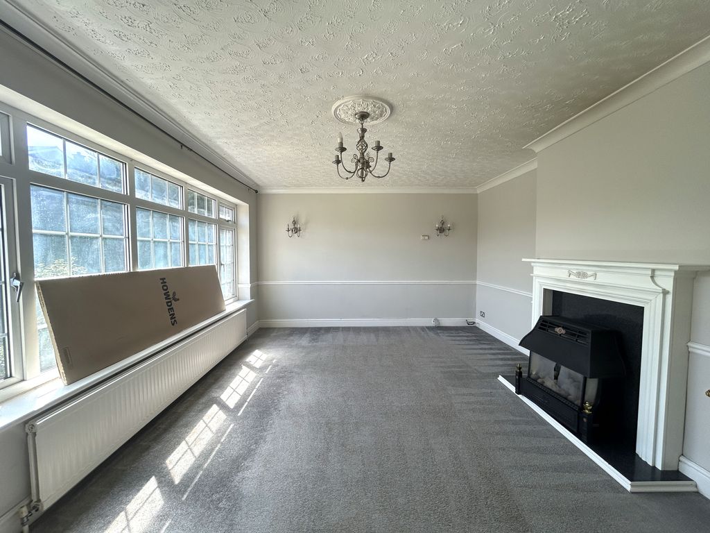 Property photo 2 of 27