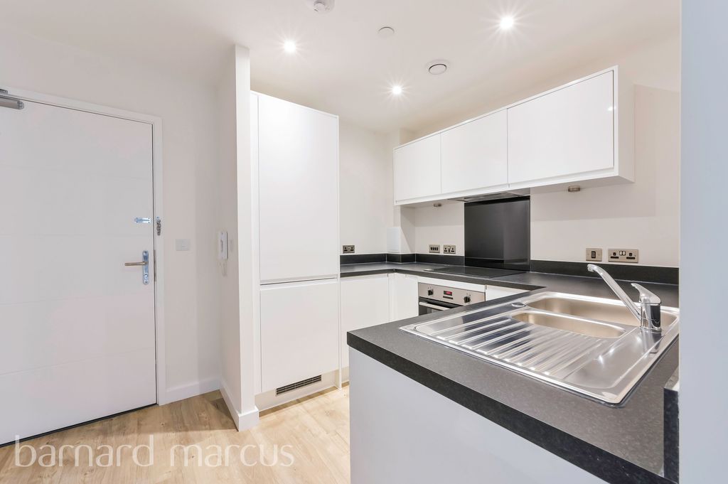 Property photo 2 of 7 Bathroom