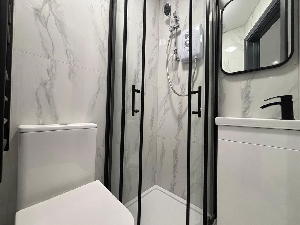 Property photo 2 of 4 En-Suite Bathroom