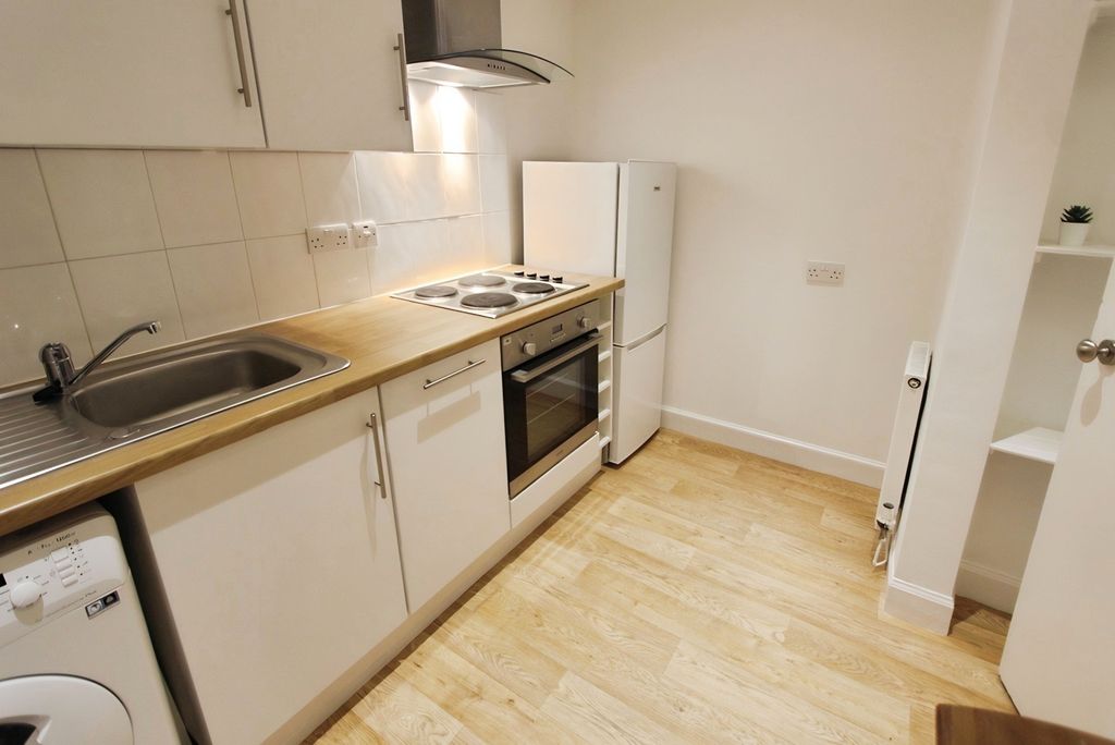 Property photo 3 of 5 Kitchen