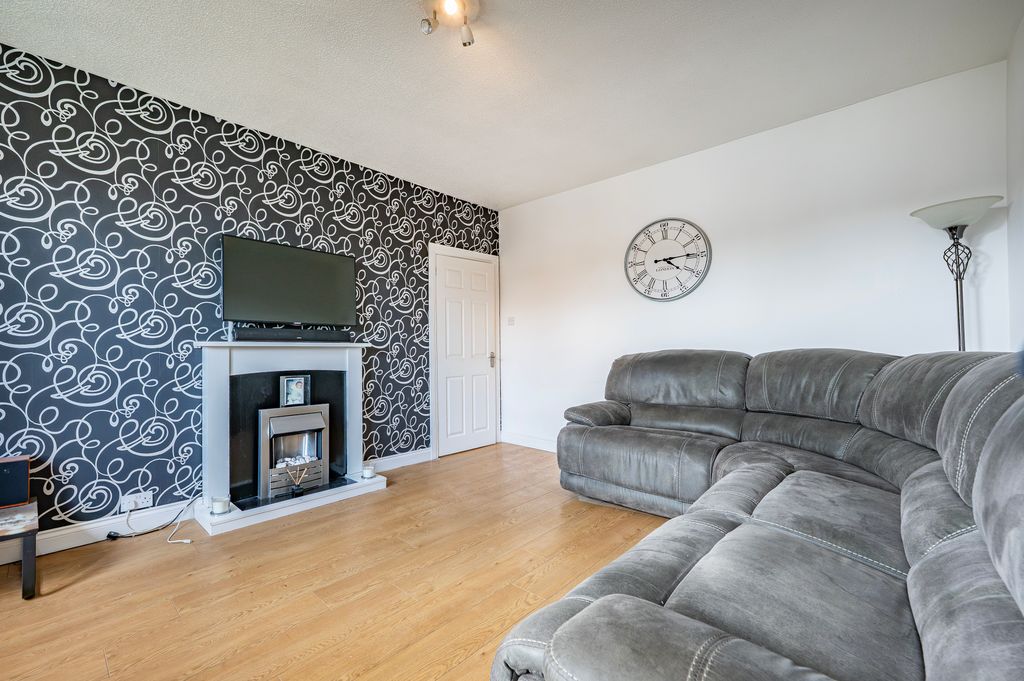 Property photo 2 of 26