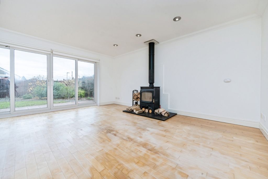 Property photo 2 of 17 Photo